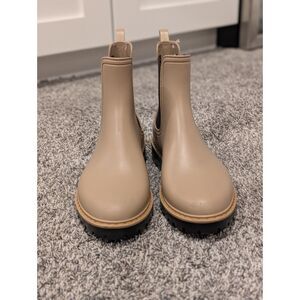 Igor Chelsea Rain Boots Taupe Beige Lug Sole Waterproof Ankle Bootie Sz 39/US 8